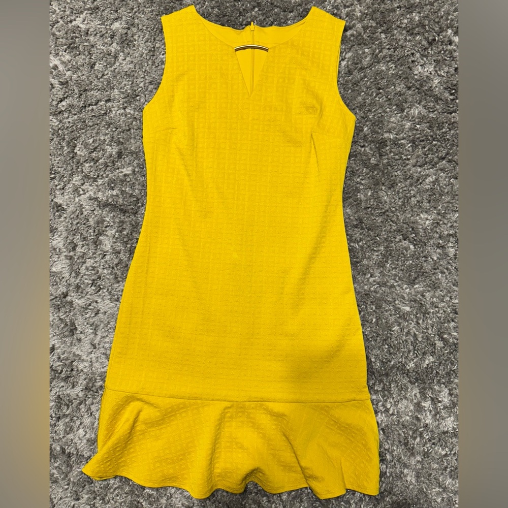 Elegant Yellow Sleeveless Dress